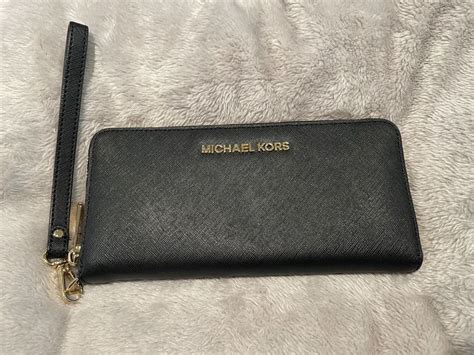 michael kors portemonnaie schwarz gold|Michael Kors gold purses.